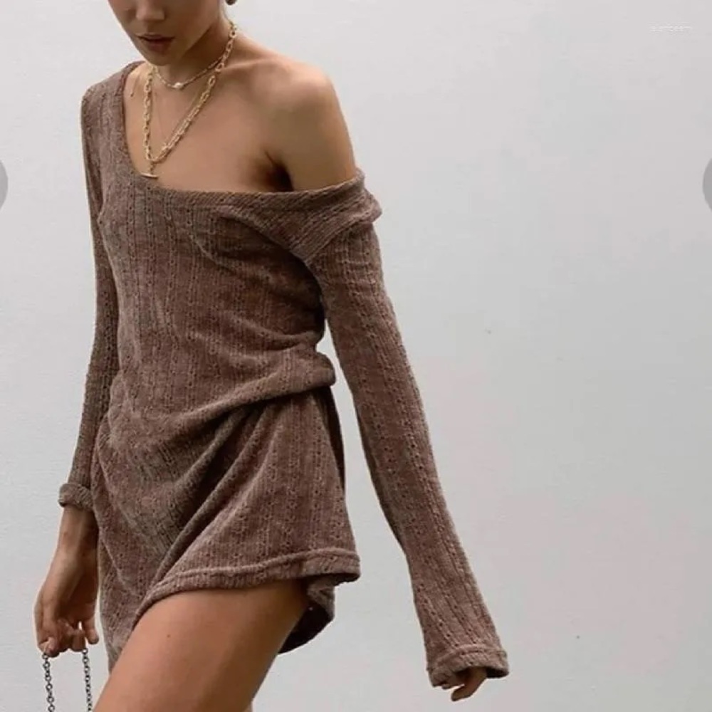 Brown Knit Dress
Super soft, can be worn off the shoulder
